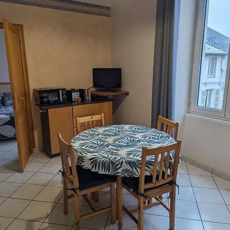 52g393 Hébergement de vacances *